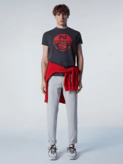 T-SHIRT A MANICA CORTA DA UOMO NORTH SAILS GRAPHIC ASPHALT 692837 0952 10 T-SHIRT A MANICA CORTA DA UOMO NORTH SAILS GRAPHIC ASPHALT 692837 0952 -Attiva Moda Negozio 0075104 t shirt a manica corta da uomo north sails graphic asphalt 692837 0952