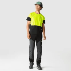 T-SHIRT A MANICA CORTA DA UOMO THE NORTH FACE BOLT TECH TEE LEDYELLBLK NF0A825G FM9 12 T-SHIRT A MANICA CORTA DA UOMO THE NORTH FACE BOLT TECH TEE LEDYELLBLK NF0A825G FM9 -Attiva Moda Negozio 0080277 t shirt a manica corta da uomo the north face bolt tech tee ledyellblk nf0a825g fm9